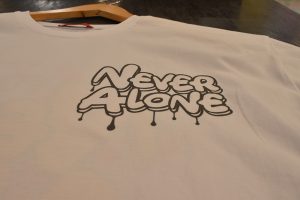 تیشرت تنها نیستی - تصویر 5